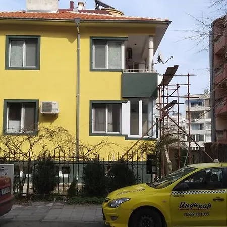 Deyana Apartment